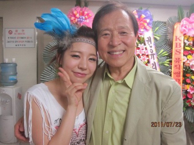 Chuyện gia tộc nhà chủ tịch SM Lee Soo Man: Thái tử ngậm thìa vàng bí ẩn nhất Kbiz và cô cháu gái nổi tiếng khắp châu Á