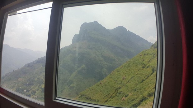 Dân phượt nói về khách sạn 7 tầng trên đỉnh Mã Pì Lèng: Dù có tiện ích thế nào thì chúng tôi cũng không dừng chân hay check in ở đây - Ảnh 2.