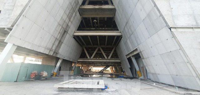  Cận cảnh tòa nhà triển lãm 800 tỷ xây dựng dang dở ở Thủ Thiêm  - Ảnh 11.