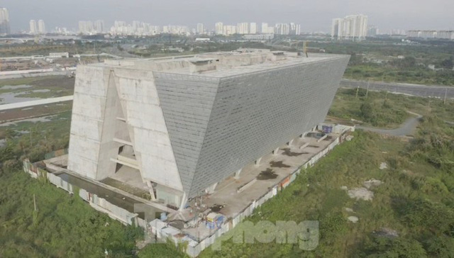  Cận cảnh tòa nhà triển lãm 800 tỷ xây dựng dang dở ở Thủ Thiêm  - Ảnh 12.