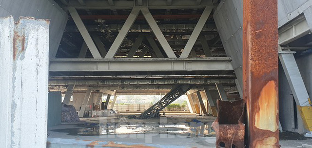  Cận cảnh tòa nhà triển lãm 800 tỷ xây dựng dang dở ở Thủ Thiêm  - Ảnh 3.