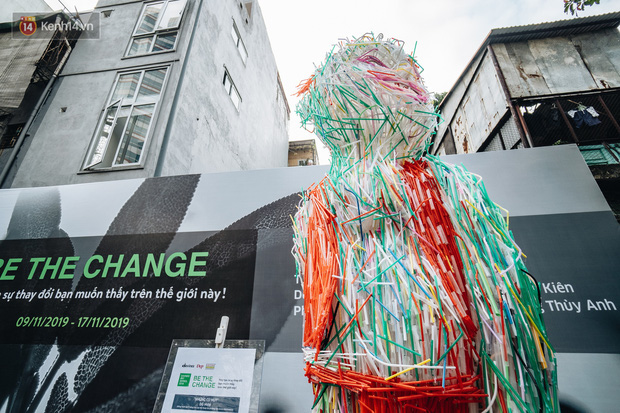 Khi rác thải nhựa biến thành những tác phẩm nghệ thuật ở Hà Nội: Chúng ta đang dần bị hóa nhựa như thế nào? - Ảnh 6.