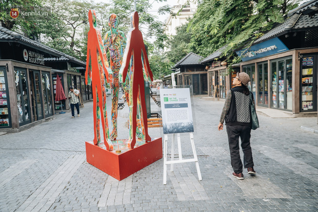 Khi rác thải nhựa biến thành những tác phẩm nghệ thuật ở Hà Nội: Chúng ta đang dần bị hóa nhựa như thế nào? - Ảnh 7.