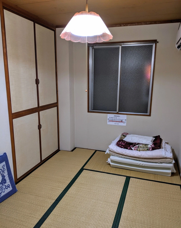Khách sạn Nhật Bản livestream toàn cảnh sinh hoạt của khách hàng, đổi lại giá phòng rẻ như không - Ảnh 4.
