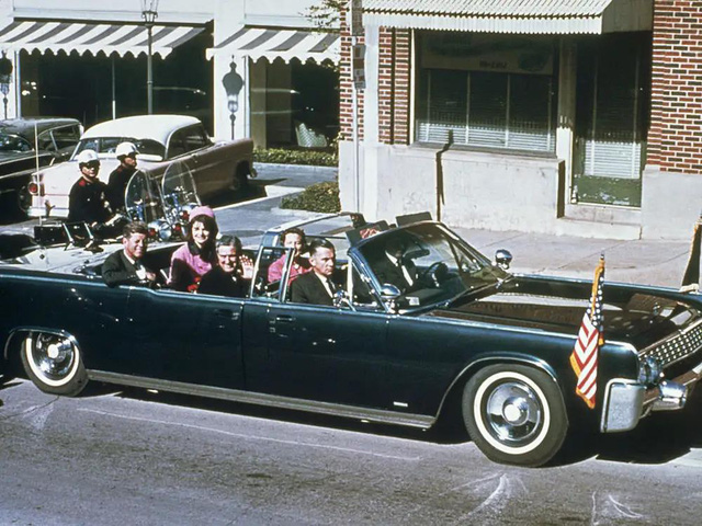 Vụ ám sát tổng thống Kennedy đã “cách mạng hóa” những chiếc xe chuyên chở các Tổng thống như thế nào? - Ảnh 1. Vụ ám sát tổng thống Kennedy đã “cách mạng hóa” những chiếc xe chuyên chở các Tổng thống như thế nào? - Ảnh 1.