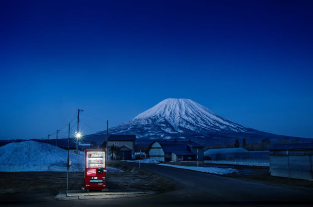 Vẻ đẹp rực rỡ trong đêm của những chiếc máy bán hàng tự động cô độc trên khắp các nẻo đường Nhật Bản - Ảnh 11.
