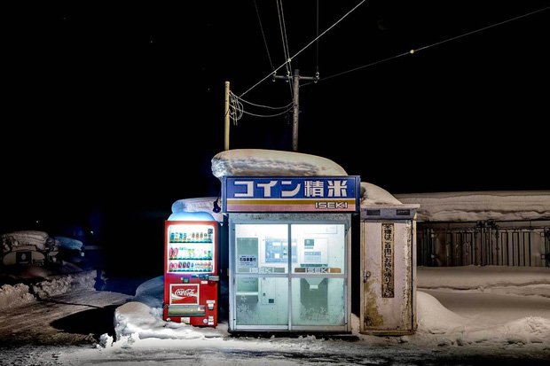 Vẻ đẹp rực rỡ trong đêm của những chiếc máy bán hàng tự động cô độc trên khắp các nẻo đường Nhật Bản - Ảnh 10.