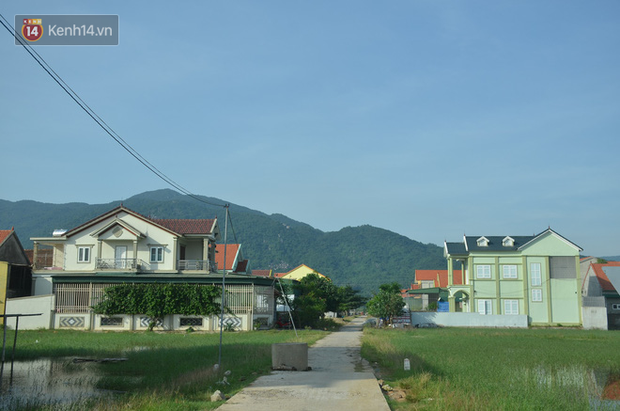 Đằng sau những căn nhà bạc tỷ ở làng xuất khẩu lao động Hà Tĩnh: Nước mắt, trốn chạy, và những phận người nằm lại nơi xứ xa - Ảnh 1. Đằng sau những căn nhà bạc tỷ ở làng xuất khẩu lao động Hà Tĩnh: Nước mắt, trốn chạy, và những phận người nằm lại nơi xứ xa - Ảnh 1.
