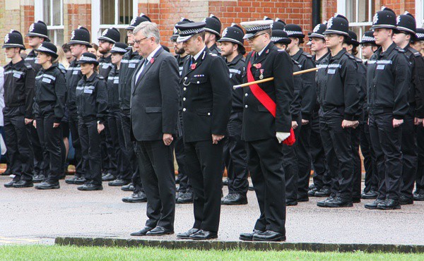 Cảnh sát Anh tổ chức lễ mặc niệm 39 người chết trong container - Ảnh 1.