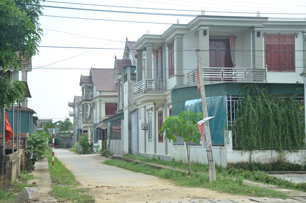 Đằng sau những căn nhà bạc tỷ ở làng xuất khẩu lao động Hà Tĩnh: Nước mắt, trốn chạy, và những phận người nằm lại nơi xứ xa - Ảnh 5. Đằng sau những căn nhà bạc tỷ ở làng xuất khẩu lao động Hà Tĩnh: Nước mắt, trốn chạy, và những phận người nằm lại nơi xứ xa - Ảnh 5.