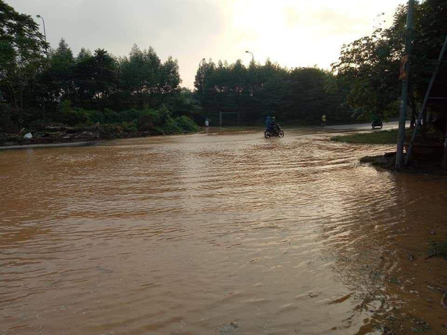 Đường ống nước sạch sông Đà lại vỡ, Viwasupco ngừng cấp nước tối nay  - Ảnh 4.