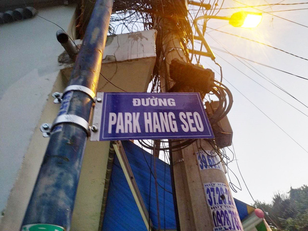 Gỡ bỏ bảng tên… Park Hang-seo tại một con đường ở Sài Gòn - Ảnh 1.