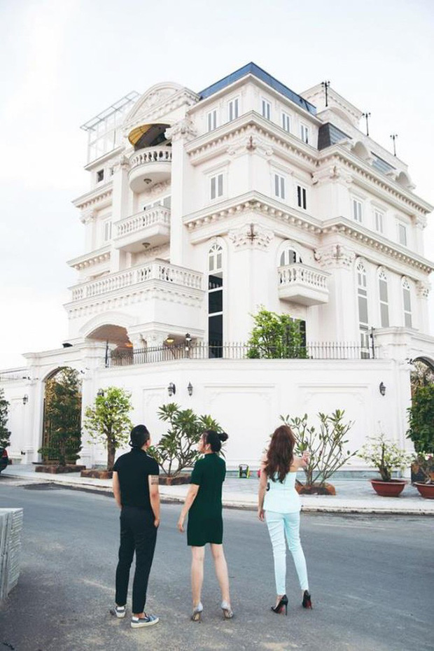 Bên trong biệt thự của dàn mỹ nhân Việt: Dát vàng, sang như khách sạn 5 sao, nhà Hà Tăng lên hẳn KBS Hàn Quốc - Ảnh 11.