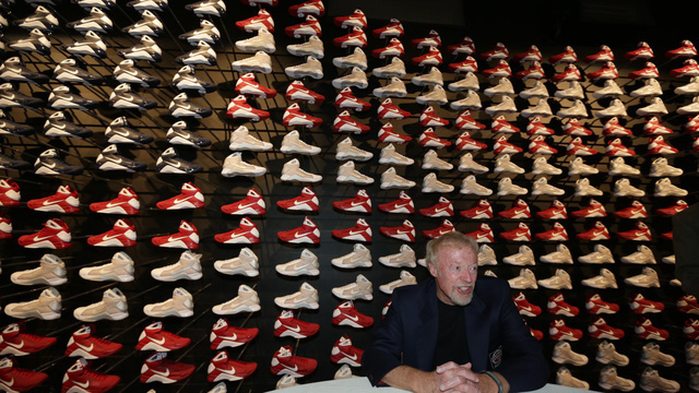 Từ thành công của đế chế giày thể thao Nike, đây là 4 bài học mà ông chủ Phil Knight muốn gửi gắm đến các doanh nhân trẻ - Ảnh 3. Từ thành công của đế chế giày thể thao Nike, đây là 4 bài học mà ông chủ Phil Knight muốn gửi gắm đến các doanh nhân trẻ - Ảnh 3.