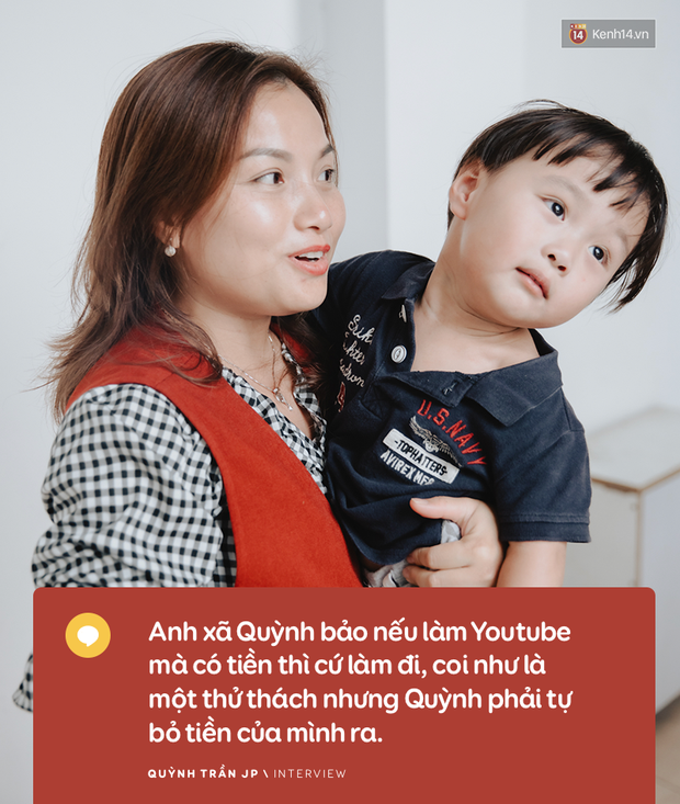 Trò chuyện độc quyền với mẹ con Youtuber Quỳnh Trần - bé Sa: “Thời gian đầu ông xã còn sợ mình làm khùng làm điên trên mạng không ai coi!” - Ảnh 7.