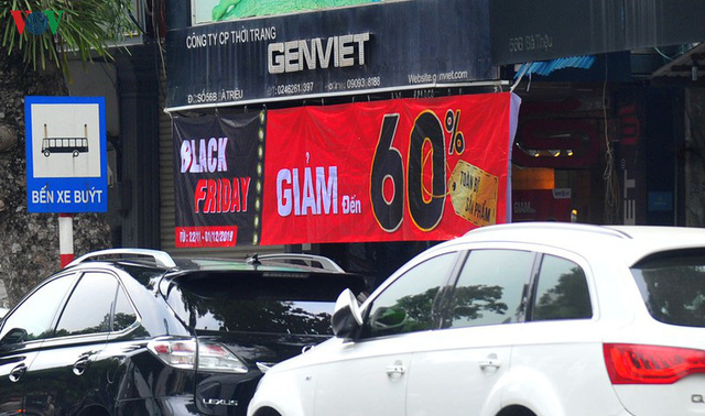  Giáp ngày Black Friday, các cửa hàng vẫn đìu hiu, ế ẩm  - Ảnh 1.