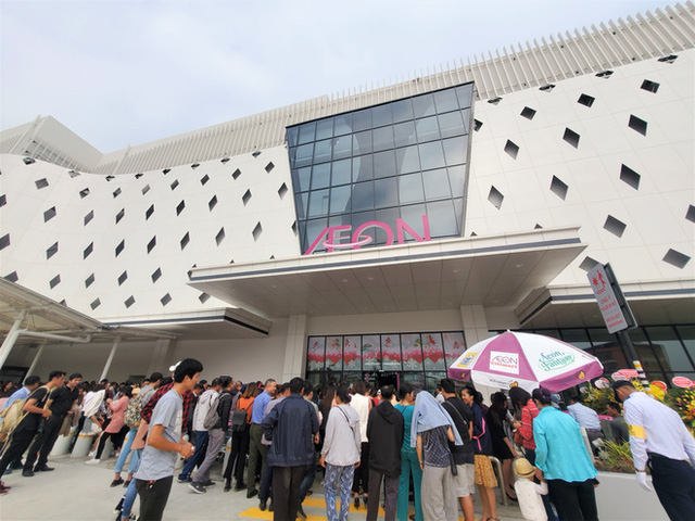  Khách tiu nghỉu vì đến Aeon Mall Hà Đông khai trương nhưng loạt cửa hàng vẫn đóng cửa  - Ảnh 11.