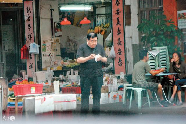  Sao Hoàng Phi Hồng: Phải đóng phim cấp 3 vì vỡ nợ và hết thời, bị bệnh tật hành hạ ở tuổi U70 - Ảnh 3.