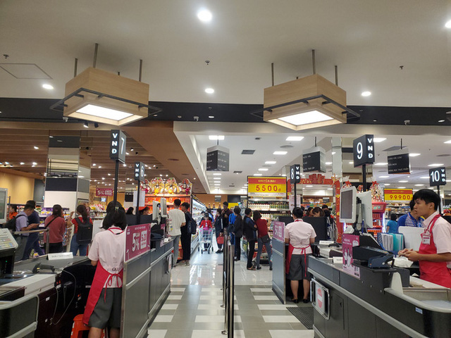  Khách tiu nghỉu vì đến Aeon Mall Hà Đông khai trương nhưng loạt cửa hàng vẫn đóng cửa  - Ảnh 9.