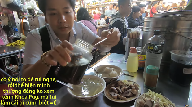 Cố tình chui vào một góc tối thui ở chợ Đài Loan để ăn, Khoa Pug vẫn xanh mặt vì đụng độ anti-fan: Ngồi đây run quá, sợ bị đánh! - Ảnh 4. Cố tình chui vào một góc tối thui ở chợ Đài Loan để ăn, Khoa Pug vẫn xanh mặt vì đụng độ anti-fan: Ngồi đây run quá, sợ bị đánh! - Ảnh 4.