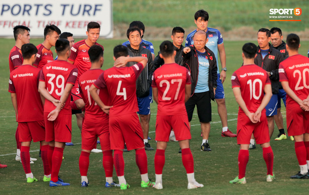Tin vui nối tiếp tin vui: Việt Nam kết thúc năm 2019 với vị trí vượt ngoài mong đợi trên BXH FIFA - Ảnh 2.