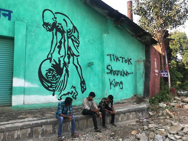 Tiktok và cơn khát sự nổi tiếng của những đứa trẻ khu ổ chuột Ấn Độ - Ảnh 2.