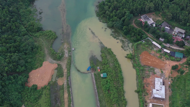  Hà Nội phát hiện Công ty nước sông Đà xả hàng ngàn m3 nước xúc rửa bể chứa ra suối  - Ảnh 1.