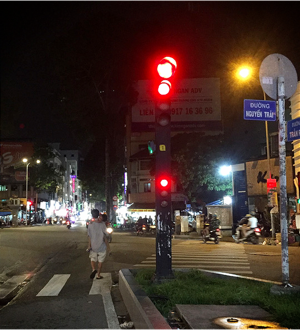 Loạt ảnh đặc tả cảnh trẻ thơ bị đày đọa công khai ở TPHCM - Ảnh 12. Loạt ảnh đặc tả cảnh trẻ thơ bị đày đọa công khai ở TPHCM - Ảnh 12.