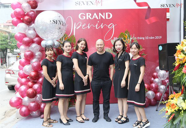 Ông chủ đứng sau chuỗi Seven.AM: Từ gương mặt quen thuộc của màn ảnh đến người nắm trong tay 24 cửa hàng thời trang nữ - Ảnh 1.