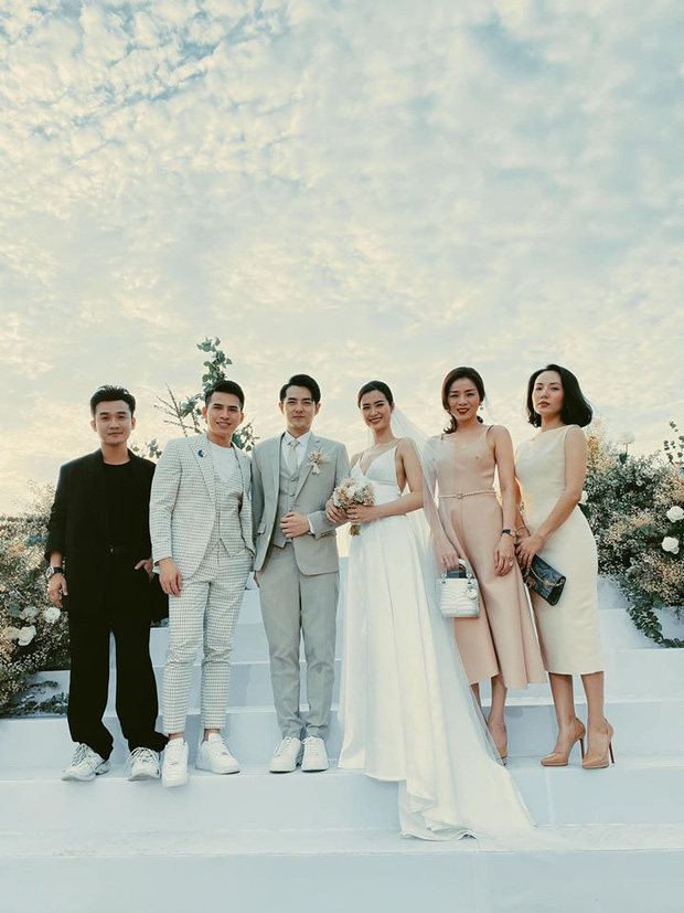 Cập nhật: 200 sao Việt xúng xính váy áo dự đám cưới đẹp như mơ của Đông Nhi - Ông Cao Thắng - Ảnh 8.