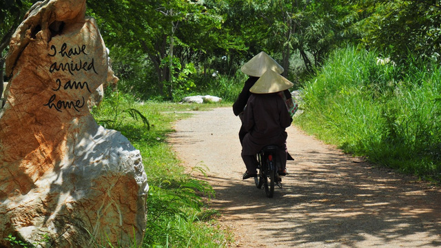  Mất 1 tuần tu tập tại làng Mai của thiền sư Thích Nhất Hạnh, tôi mới ngộ ra chân lý: Hạnh phúc chỉ đến khi biến chánh niệm thành lối sống 24/7  - Ảnh 2.