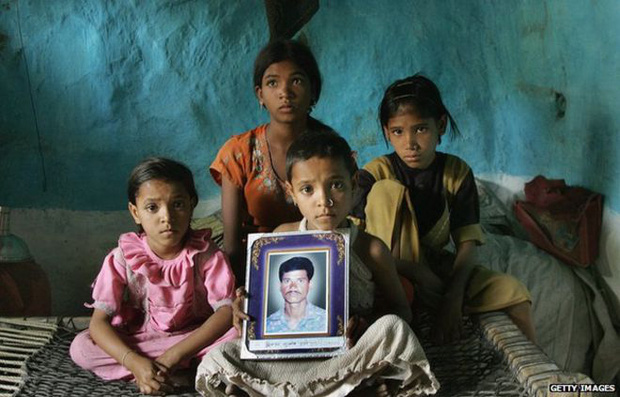 Thảm họa dân nghèo tự tử hàng loạt tại Ấn Độ: Phận góa phụ mất chồng, tuyệt vọng giữa nạn lạm dụng tình dục mà không được bảo vệ - Ảnh 5.