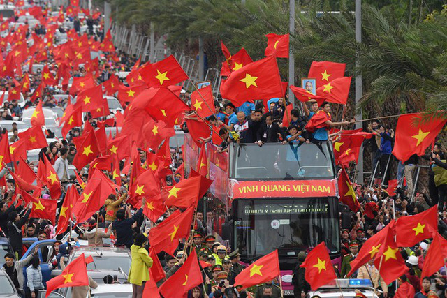  Hàng trăm cảnh sát bảo vệ an ninh, đón đoàn thể thao Việt Nam  - Ảnh 1.