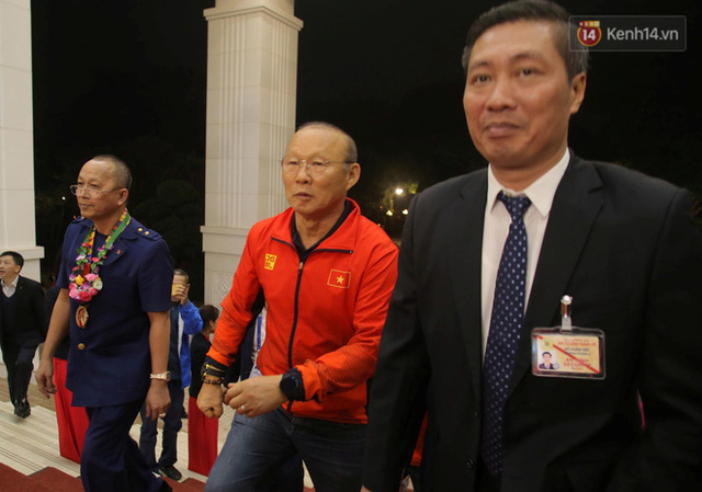 Thủ tướng Nguyễn Xuân Phúc gặp mặt và dùng bữa tối thân mật với các nhà vô địch SEA Games 30  - Ảnh 2.