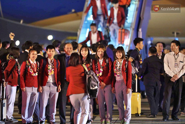 Thủ tướng Nguyễn Xuân Phúc gặp mặt và dùng bữa tối thân mật với các nhà vô địch SEA Games 30  - Ảnh 44.