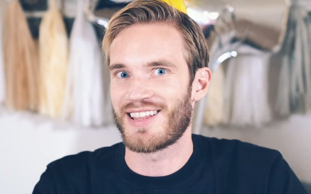 Đoán xem ai là YouTuber view khủng nhất 2019: Gương mặt cũ nhưng kỷ lục mới với 4 tỷ lượt xem - Ảnh 1. Đoán xem ai là YouTuber view khủng nhất 2019: Gương mặt cũ nhưng kỷ lục mới với 4 tỷ lượt xem - Ảnh 1.