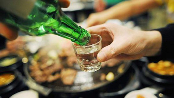  Ung thư và chuyện uống rượu bia: Những con số khiến dân nhậu giật mình thon thót, đàn ông hay phụ nữ cũng không ngoại lệ - Ảnh 1.