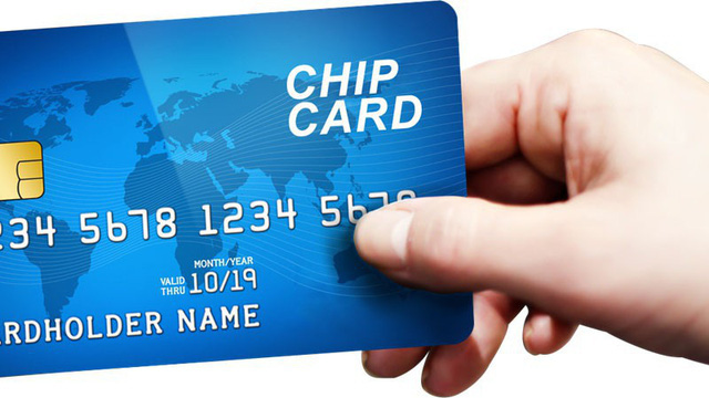  Nguy cơ mất tiền trong ATM gia tăng vì chậm chuyển thẻ từ sang thẻ chip  - Ảnh 1.