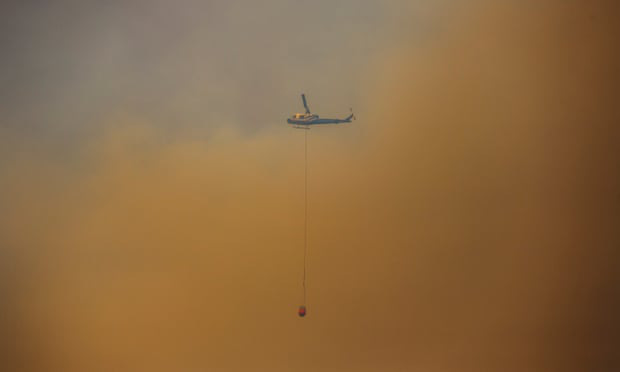 Thảm họa cháy rừng lớn nhất lịch sử Úc: Nhà hát Opera Sydney khuất sau khói mù, 2 người thiệt mạng khi tình nguyện dập lửa khiến cả nước xót thương - Ảnh 4.