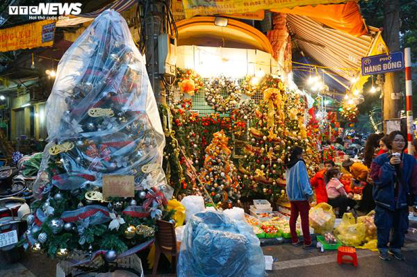 Đại gia Việt bạo tay chi hàng chục triệu mua cây thông khủng đón Noel - Ảnh 3.