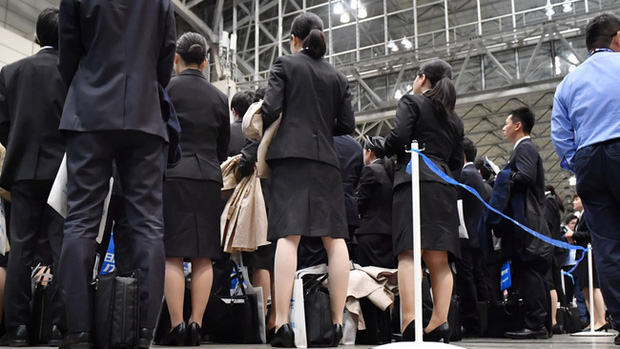 Ác mộng xin việc làm ở Nhật: Khi đàn anh ra tay giúp đỡ và một loạt hành động bệnh hoạn ám ảnh - Ảnh 1.