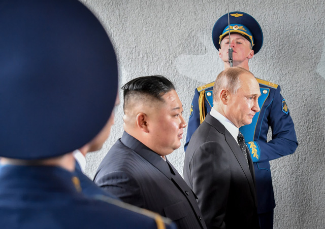 Những bức ảnh lột tả chính trị thế giới trong năm 2019: Một năm sóng gió - Ảnh 4. Những bức ảnh lột tả chính trị thế giới trong năm 2019: Một năm sóng gió - Ảnh 4.