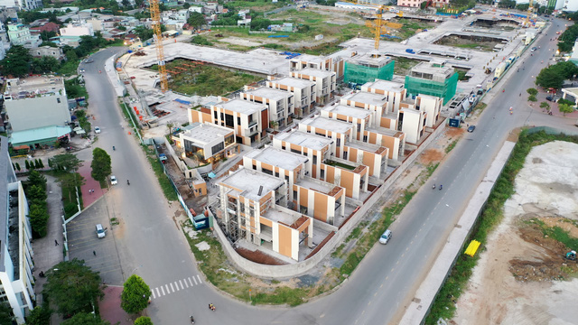 2 khu biệt thự 100 tỉ đồng mỗi căn của giới siêu giàu khu Đông Sài Gòn  - Ảnh 1.