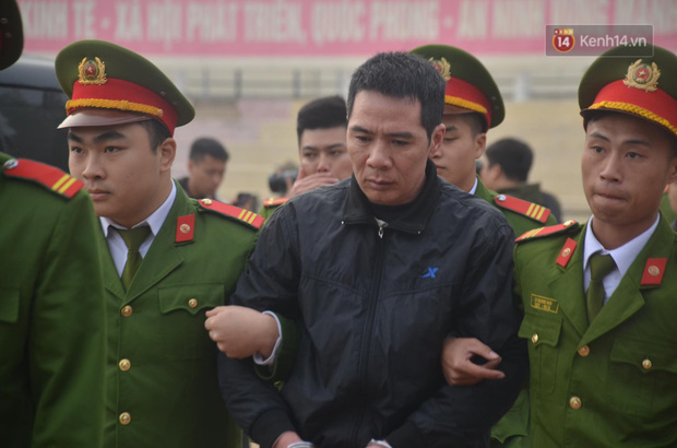 Xét xử thảm án nữ sinh giao gà: Bùi Thị Kim Thu run lẩy bẩy đứng trước vành móng ngựa, liên tục kêu oan - Ảnh 16.