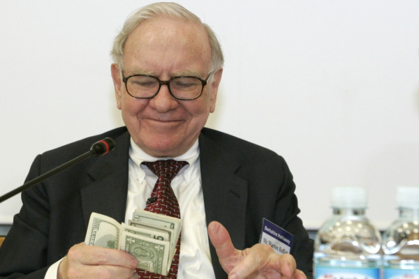 Warren Buffett từng nói ‘Nếu không tìm cách kiếm tiền trong lúc ngủ, bạn sẽ phải làm việc tới khi chết’, vì sao ông kiếm hàng tỷ USD khi ngủ mà vẫn chưa chịu nghỉ hưu? - Ảnh 1.