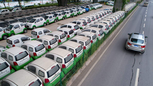 Giữa lúc bong bóng xe ô tô điện có thể sắp nổ tung, Trung Quốc đang gấp rút ra mắt chiếc xe hơi điện made in China đầu tiên  - Ảnh 1.