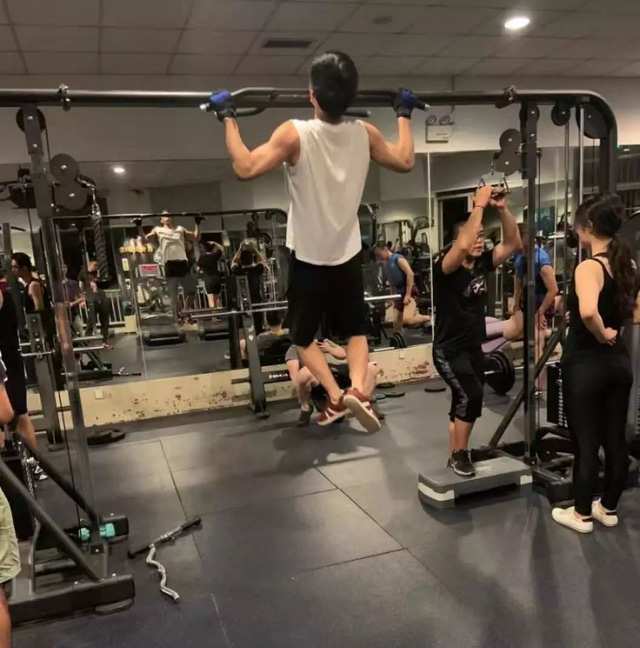  Tiến sĩ Y khoa 25 tuổi: Ngủ không đủ 4 tiếng nhưng chắc chắn phải tập thể hình 1 giờ, đó là năng lượng giúp tôi tỉnh táo và minh mẫn gấp đôi - Ảnh 2.