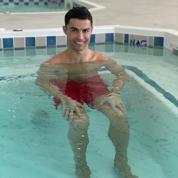 Ronaldo hé lộ phương pháp tập luyện đặc biệt giúp anh sở hữu thể hình sắt đá ở tuổi 34 - Ảnh 2. Ronaldo hé lộ phương pháp tập luyện đặc biệt giúp anh sở hữu thể hình sắt đá ở tuổi 34 - Ảnh 2.