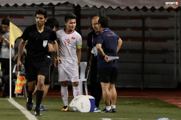 Bác sĩ của Đoàn thể thao Việt Nam tại SEA Games 2019 lo ngại Quang Hải sẽ phải chia tay giải đấu - Ảnh 2.