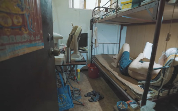Bên trong những căn nhà chuồng cọp tại Hong Kong: Cả một thế giới kỳ lạ, từ nghèo tột cùng đến trung lưu ăn trắng mặc trơn tại cùng một tòa nhà - Ảnh 6. Bên trong những căn nhà chuồng cọp tại Hong Kong: Cả một thế giới kỳ lạ, từ nghèo tột cùng đến trung lưu ăn trắng mặc trơn tại cùng một tòa nhà - Ảnh 6.